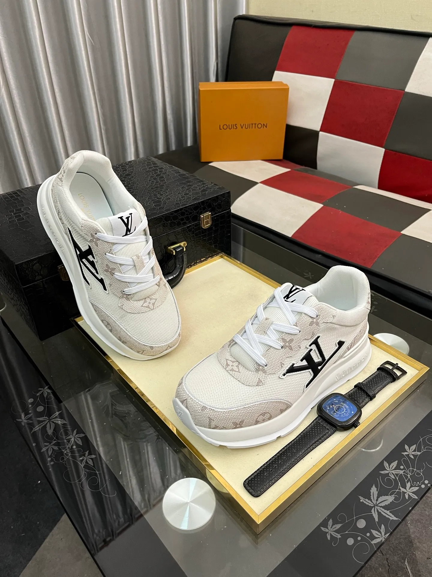 Men's shoes 💰458⌚️⌚️【LOUlS VUlTTON】Louis Vuitton ~ unique and casual style. LV counter purchasing 🏃casual shoes😍😍 are on sale at the men's counter at the same time. Italian imported brands select top-layer Italian cowhide. 🐑Sheepskin lining (refuses to discolor and grind feet) Sole: Original sole specially provided by the original factory 🎬Better in kind Code number: 38-443⃣️Color selection